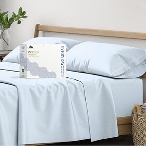 EVERYDAY Light Blue Sheet Set
